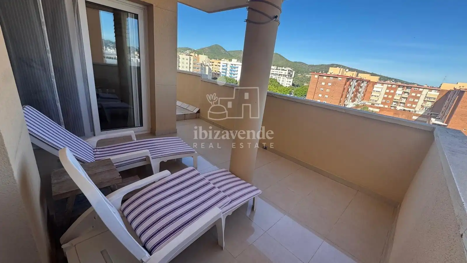 Vista exterior de Àtic en venda en Eivissa amb Calefacció, Terrassa i Moblat