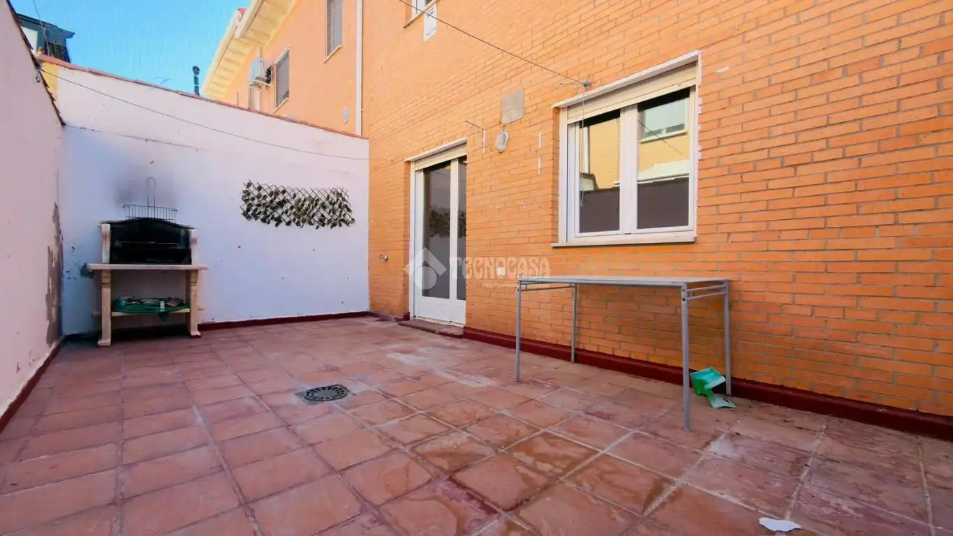 Terrassa de Casa adosada en venda en Ciruelos amb Calefacció