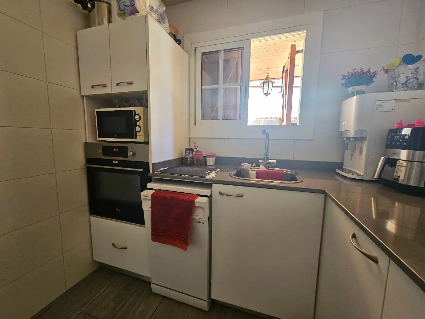 Cuina de Casa adosada en venda en Els Pallaresos amb Aire condicionat, Jardí privat i Terrassa