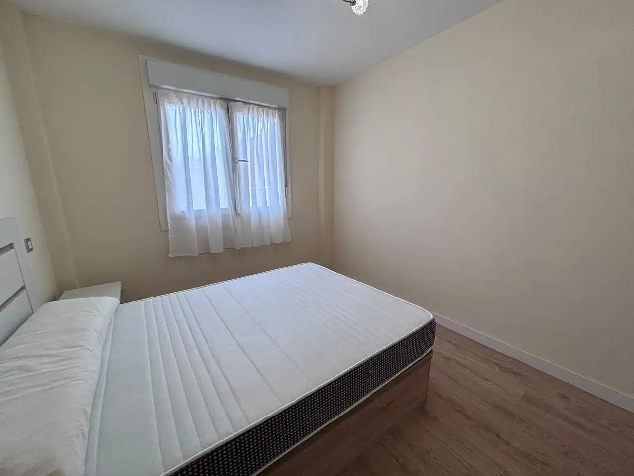 Schlafzimmer von Wohnung zur Miete in Gijón  mit Heizung und Möbliert