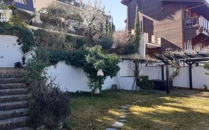 Jardí de Casa o xalet en venda en La Zubia amb Terrassa, Piscina i Balcó