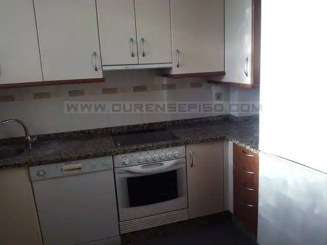 Küche von Wohnung zur Miete in Ourense Capital  mit Heizung, Parkett und Abstellraum