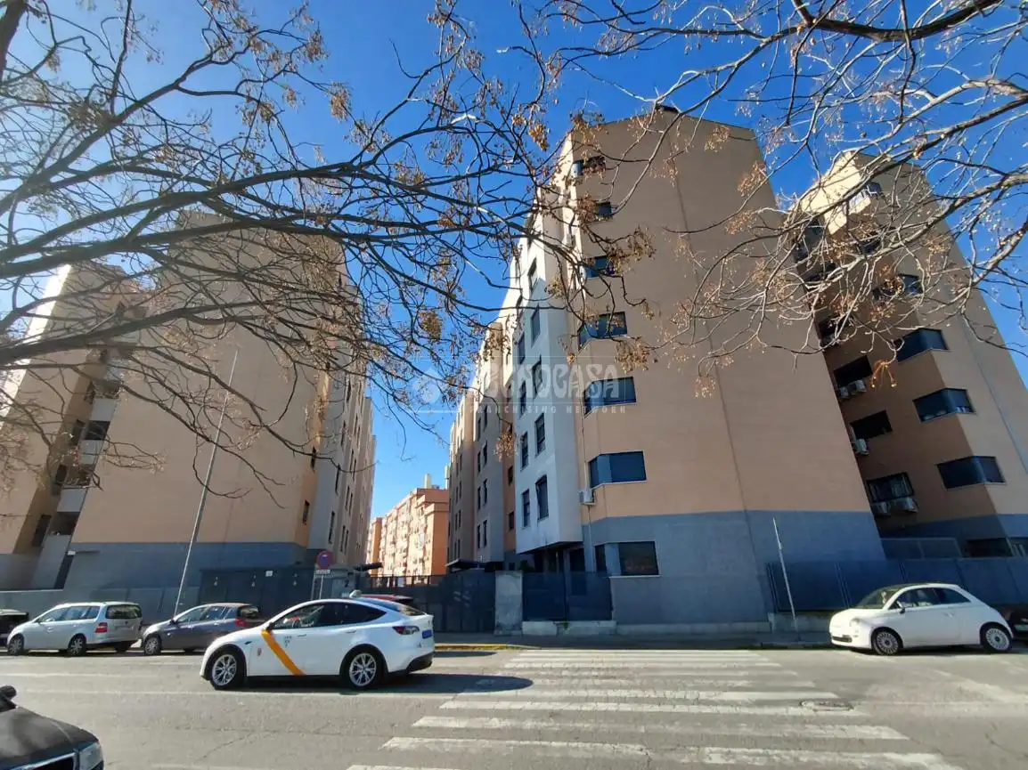 Exterior view of Flat for sale in Sevilla  with Air Conditioner