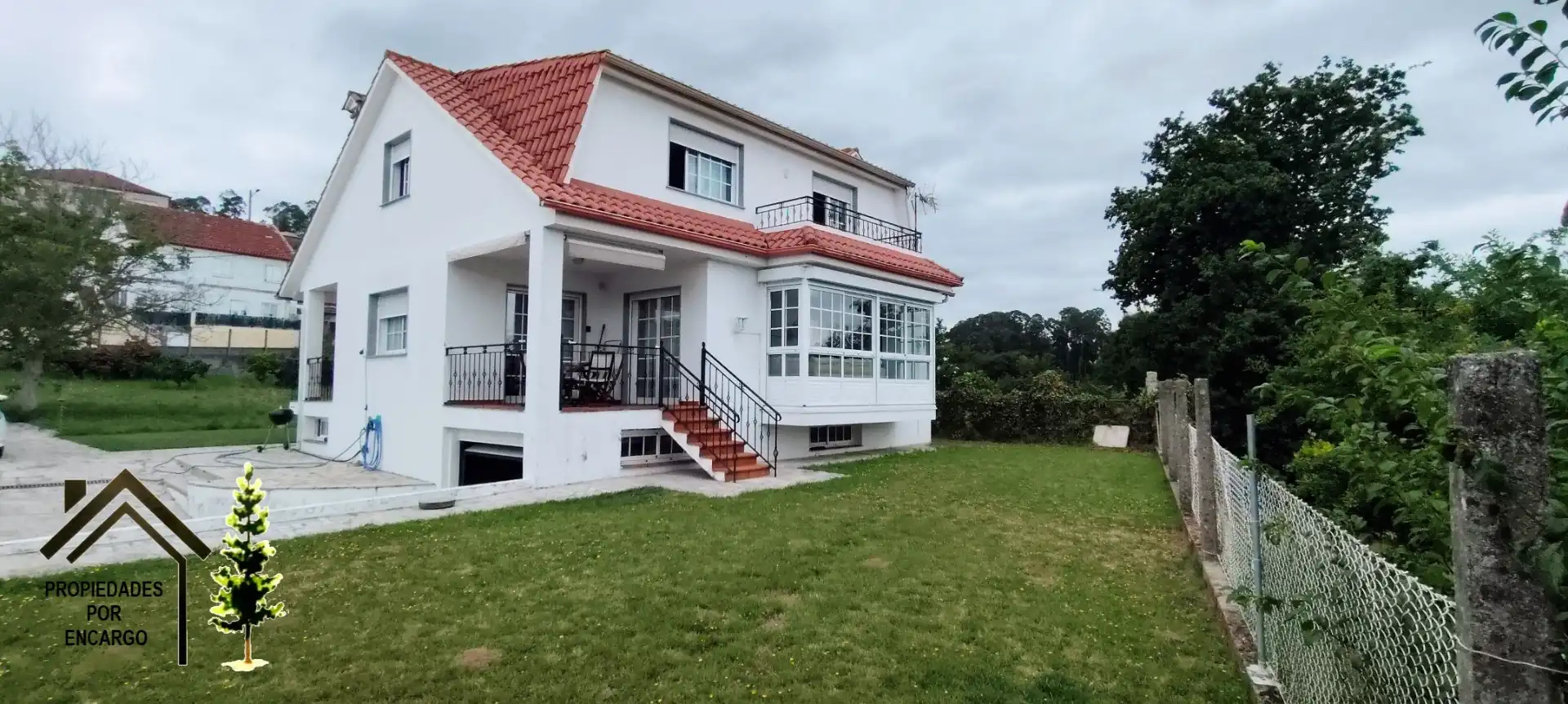 Vista exterior de Casa o xalet en venda en Moaña amb Calefacció, Jardí privat i Terrassa