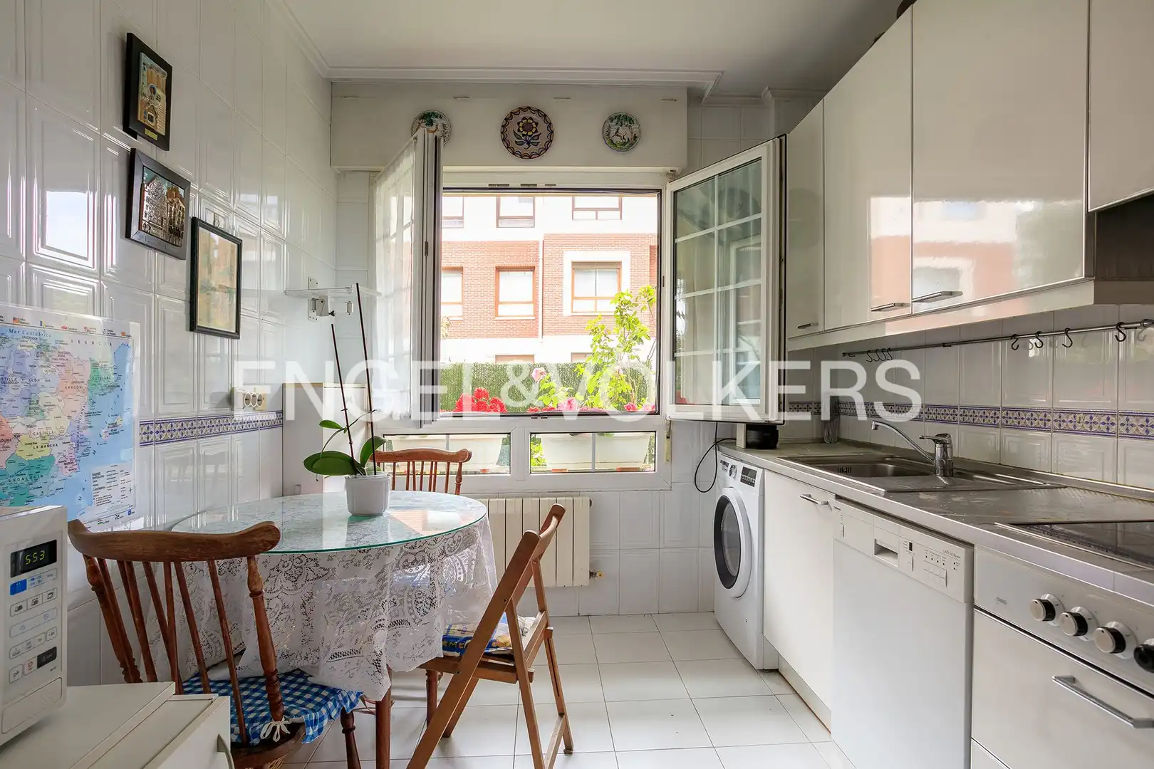 Kitchen of Flat for sale in Getxo   with Heating, Private garden and Parquet flooring