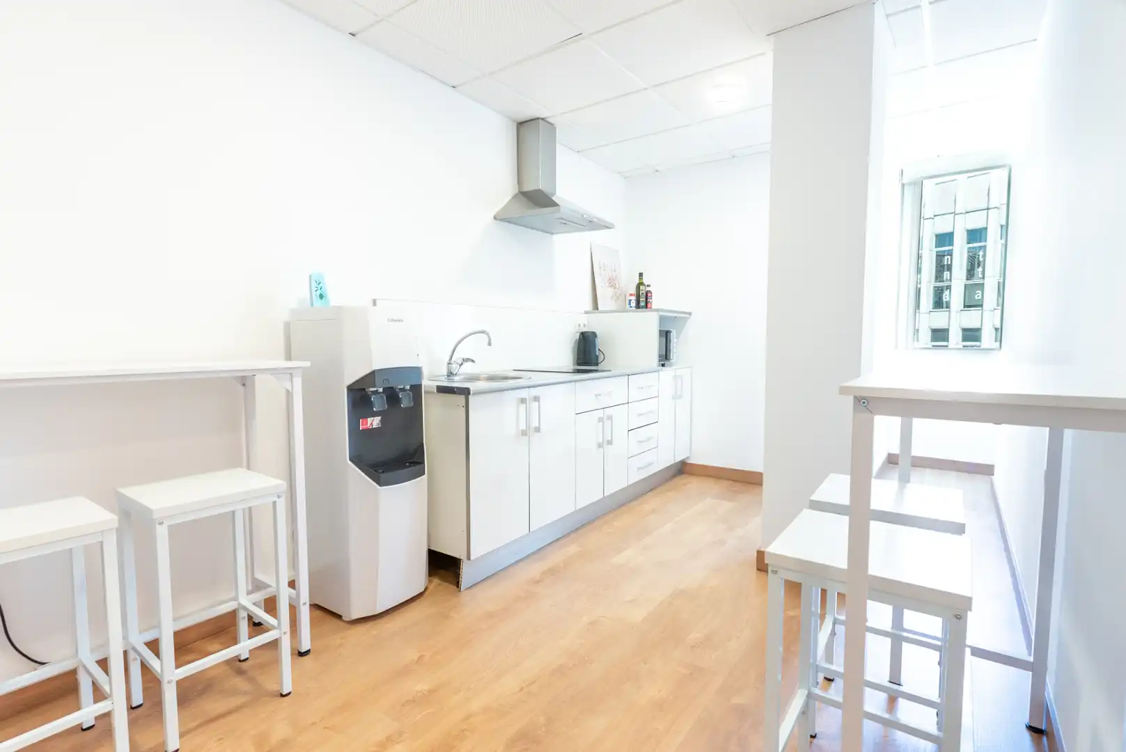 Küche von Büro zur Miete in Málaga mit Klimaanlage, Heizung und Möbliert