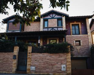 Exterior view of House or chalet for sale in Guadalix de la Sierra  with Air Conditioner, Heating and Private garden