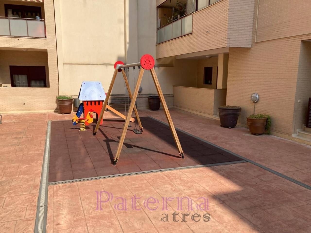 Vista exterior de Piso en venta en Paterna con Aire acondicionado, Parquet y Terraza
