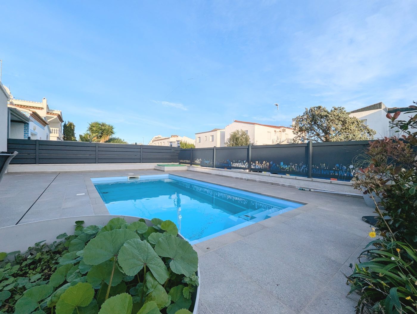 Swimming pool of House or chalet for sale in Empuriabrava  with Air Conditioner, Heating and Private garden
