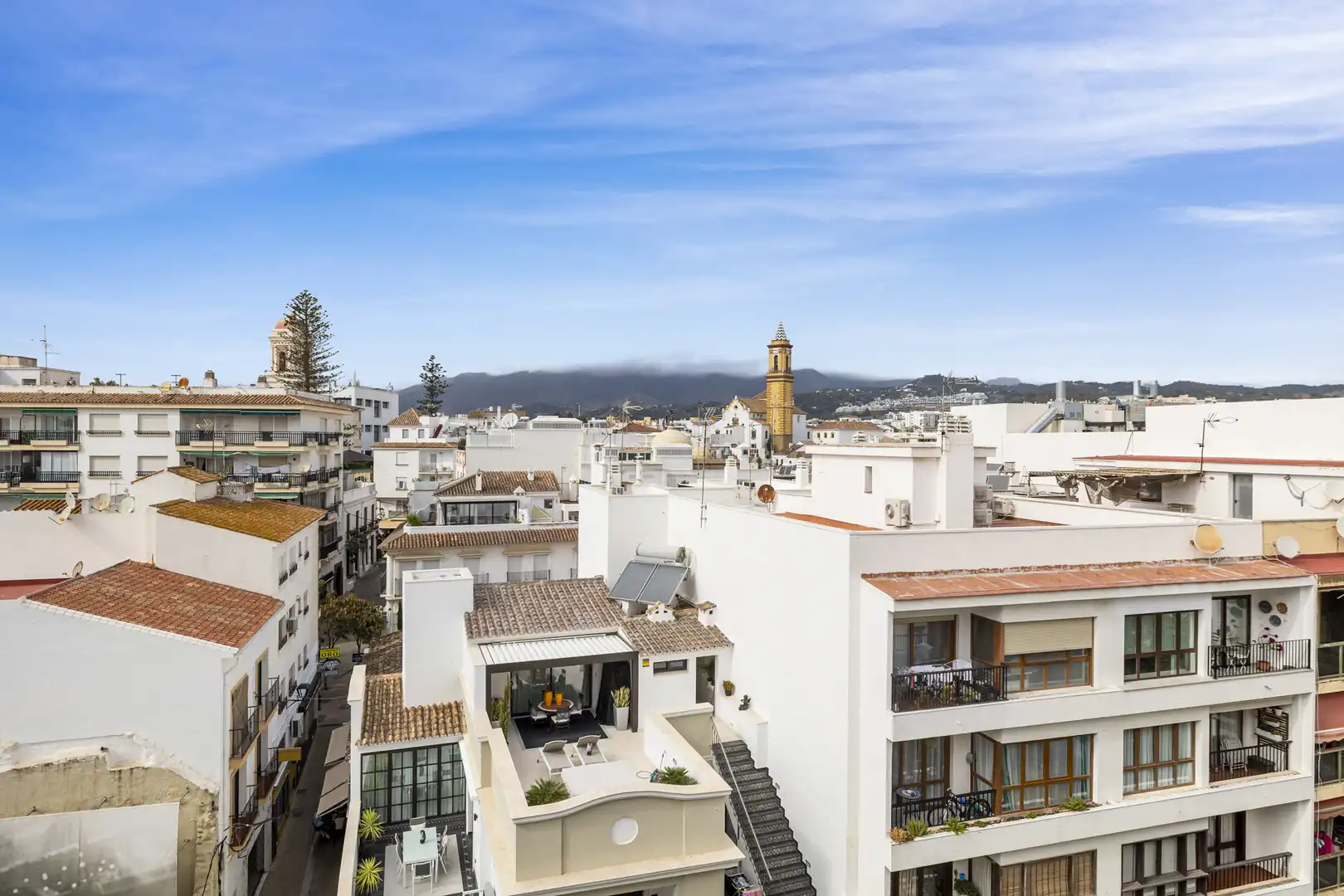Vista exterior de Apartament en venda en Estepona amb Aire condicionat