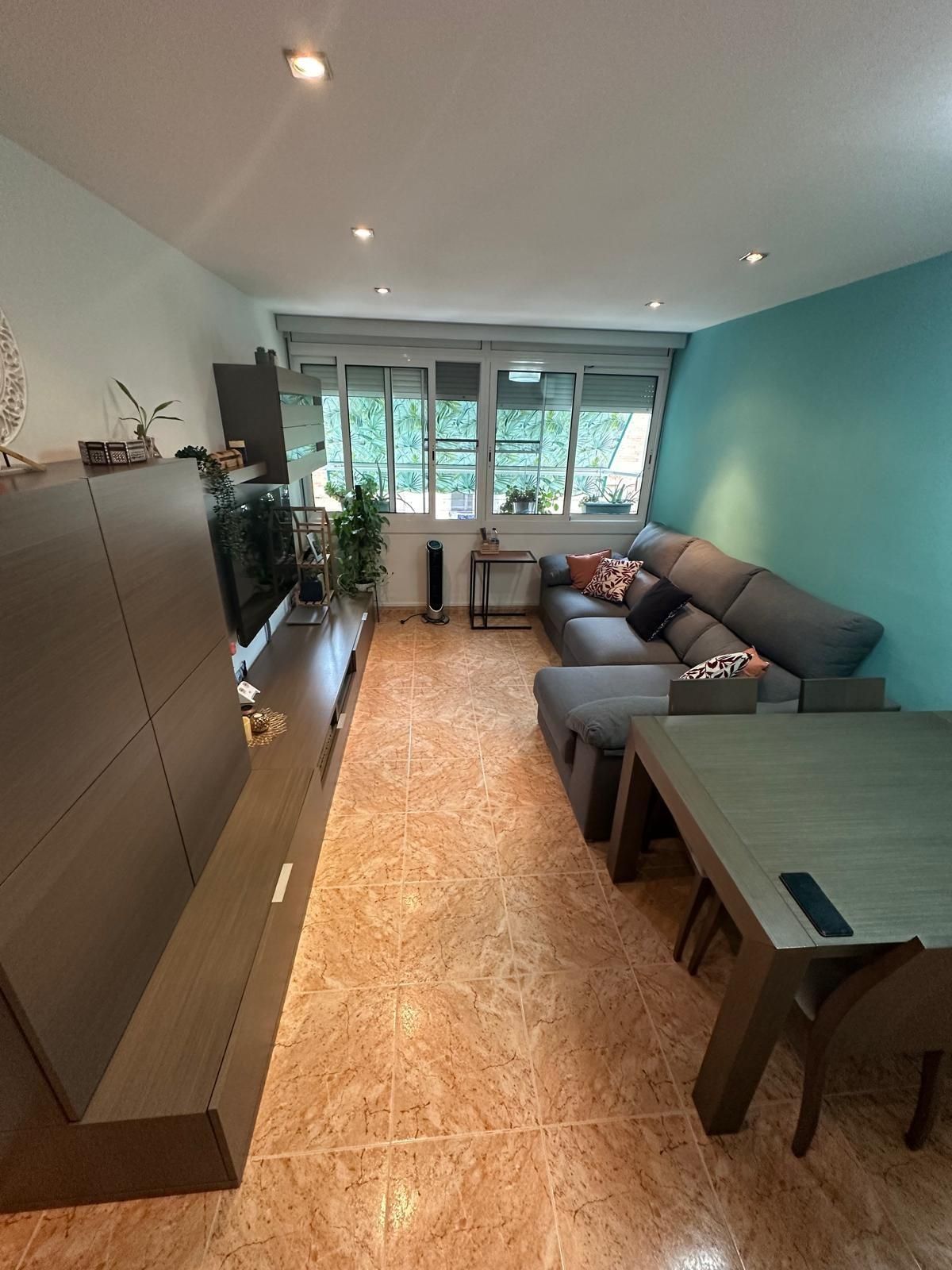 Sala d'estar de Pis en venda en Cornellà de Llobregat amb Aire condicionat i Calefacció
