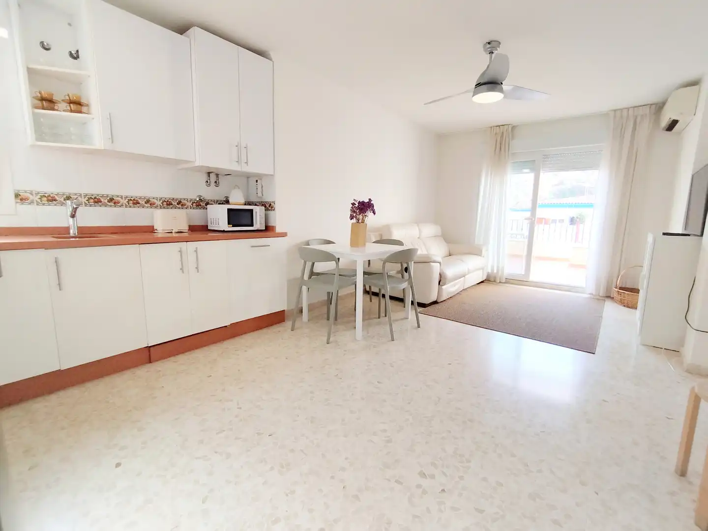 Living room of Attic for rent in Vélez-Málaga  with Air Conditioner, Terrace and Furnished