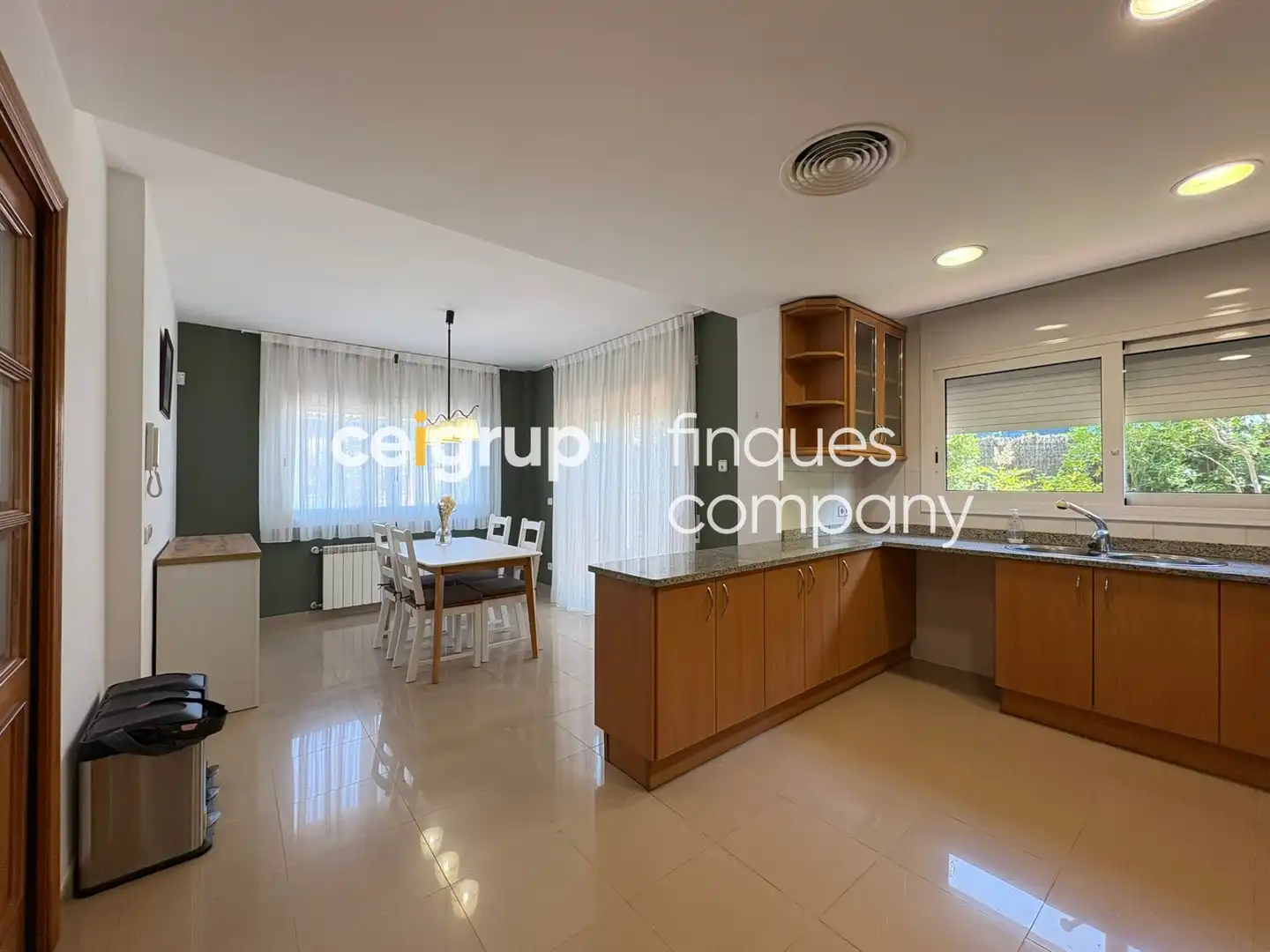 Cocina de Casa o chalet de alquiler en Girona con Calefacción, Terraza y Piscina