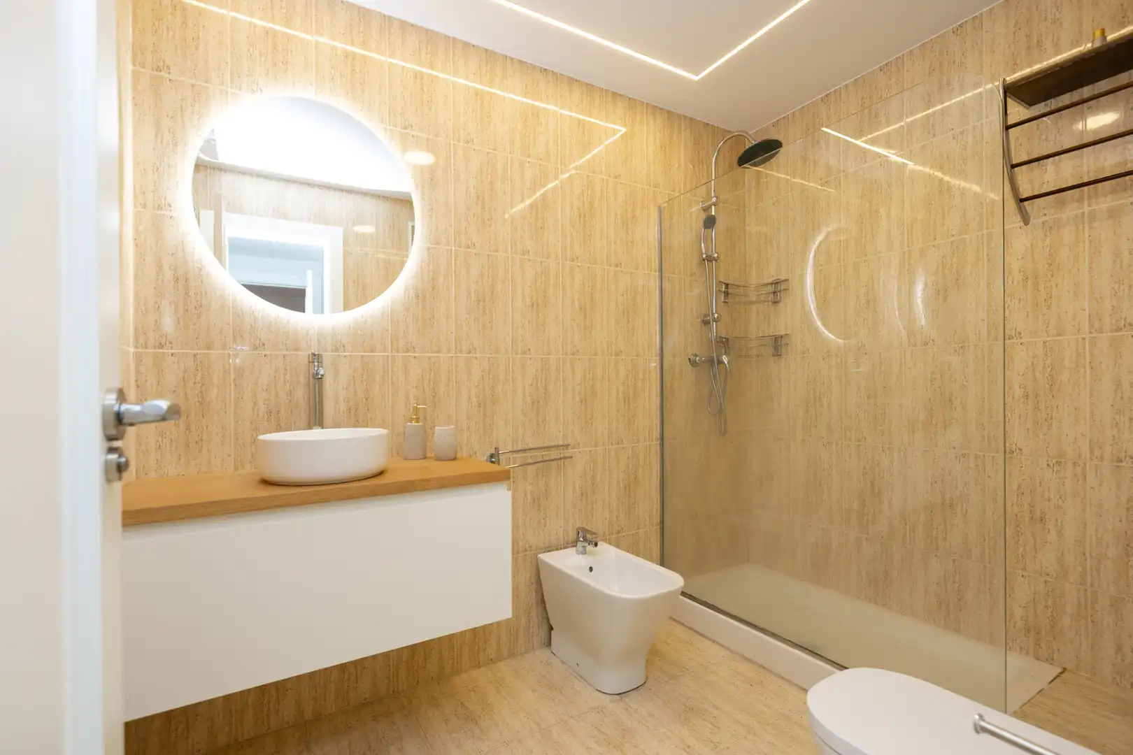 Baño de Piso de alquiler en Granada con Calefacción, Parquet y Terraza