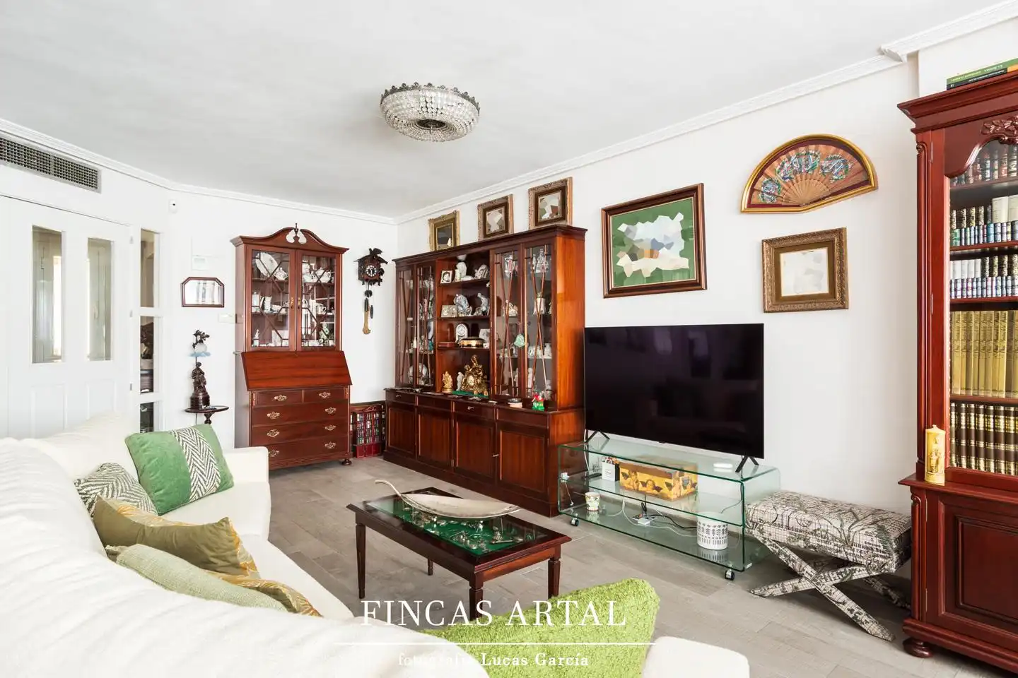 Living room of Houses for sale in Zaragoza  with Air Conditioner, Heating and Private garden