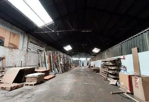 Vista exterior de Nau industrial en venda en Hacinas