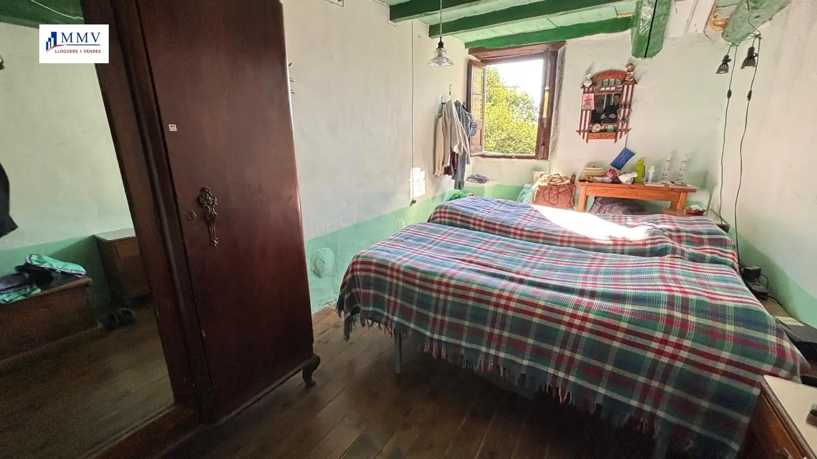 Dormitori de Finca rústica en venda en Vilallonga de Ter amb Jardí privat i Moblat