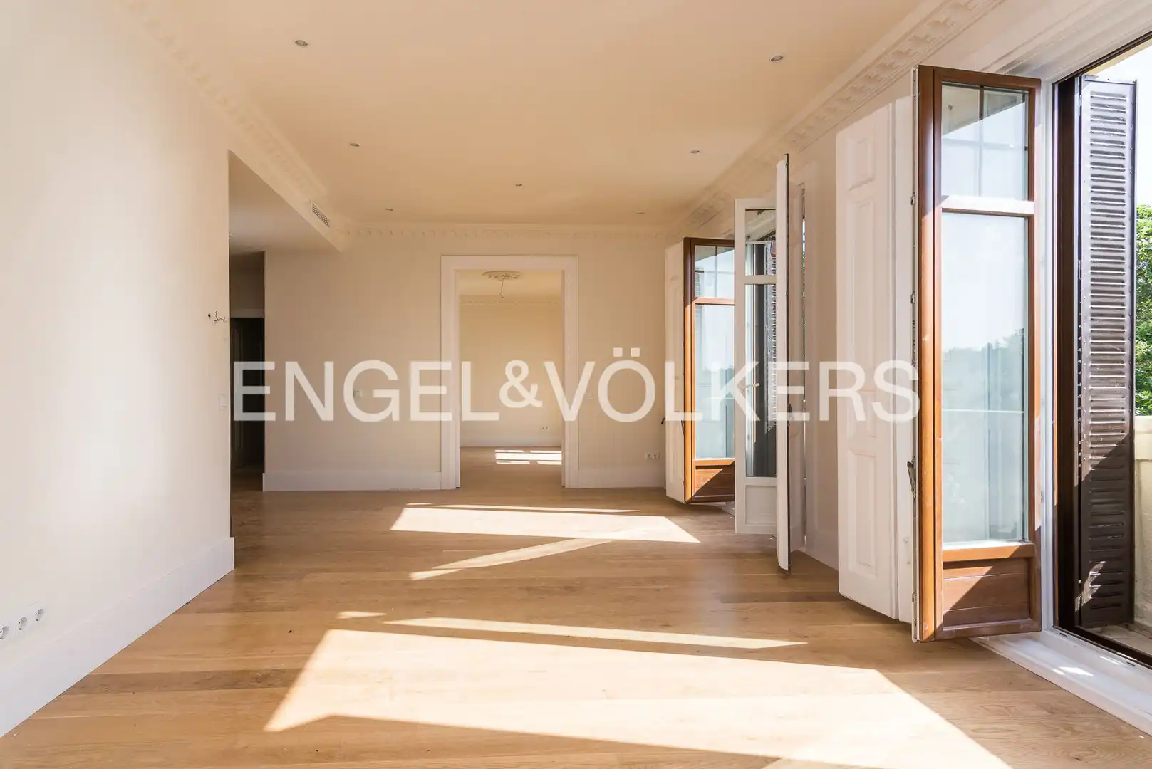 Flat with terrace to rent in Paseo del Prado