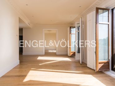 Flat with balcony to rent in Paseo del Prado
