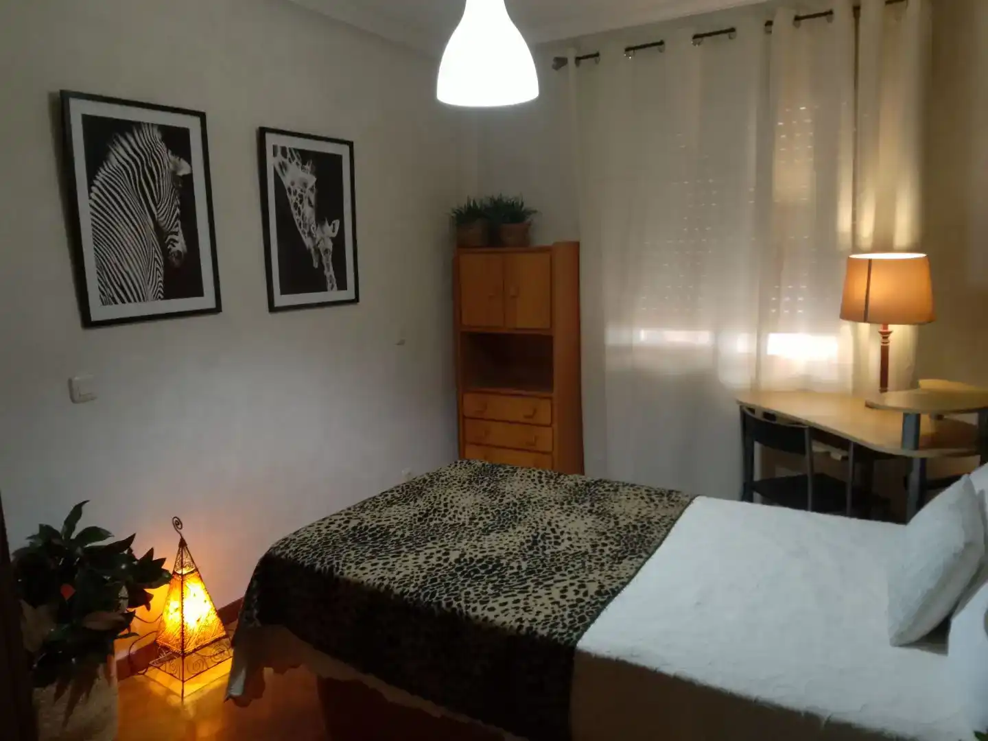 Dormitori de Pis per a compartir en Talavera de la Reina amb Parquet, Moblat i Balcó