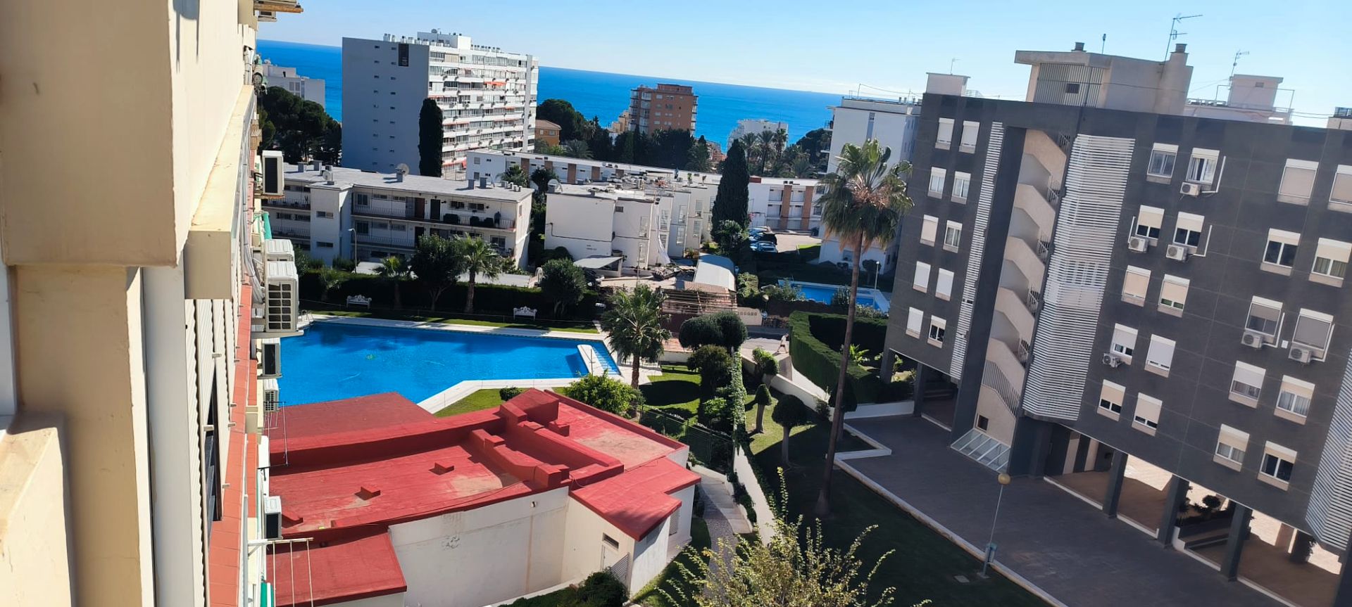 Vista exterior de Piso en venta en Benalmádena con Aire acondicionado, Amueblado y Piscina comunitaria
