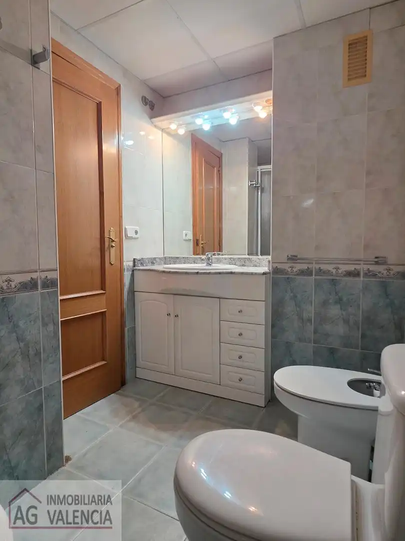Bathroom of Flat for sale in Emperador, Valencia
