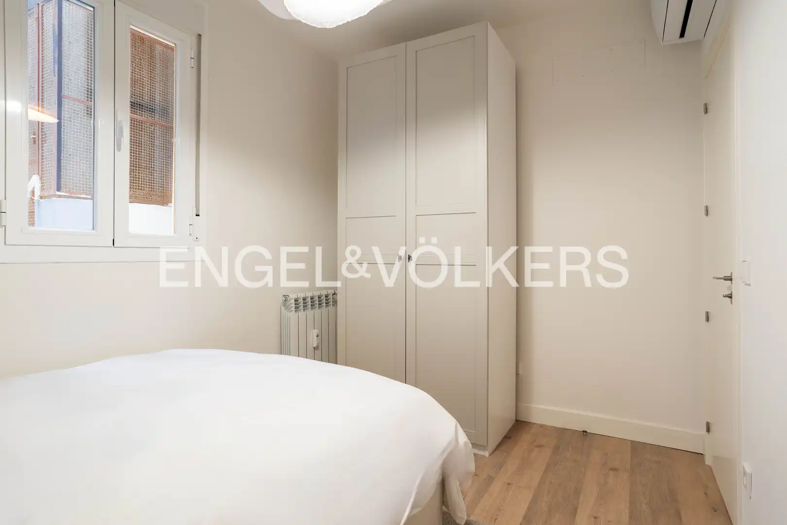 Dormitori de Apartament de lloguer en Madrid amb Aire condicionat i Calefacció