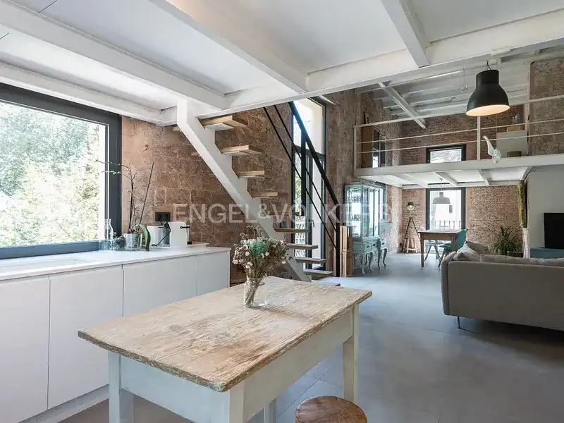 Sala de estar de Dúplex de alquiler en Barcelona con Aire acondicionado, Calefacción y Parquet