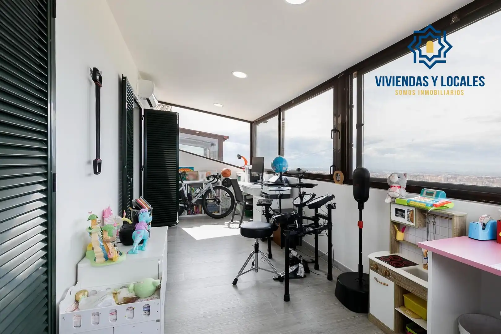 Sala d'estar de Àtic en venda en Jun amb Aire condicionat, Calefacció i Jardí privat