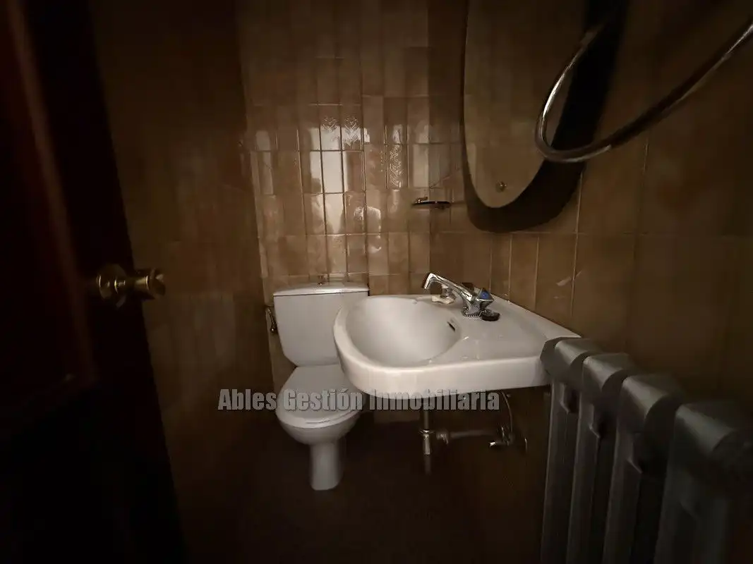 Badezimmer von Wohnung zur Miete in Oviedo  mit Heizung, Parkett und Abstellraum
