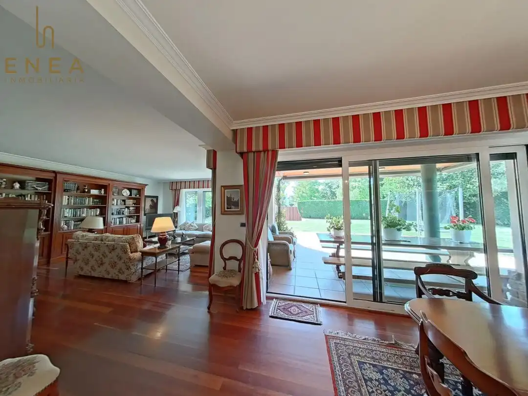 Sala de estar de Casa o chalet en venta en Vitoria - Gasteiz con Calefacción, Jardín privado y Trastero