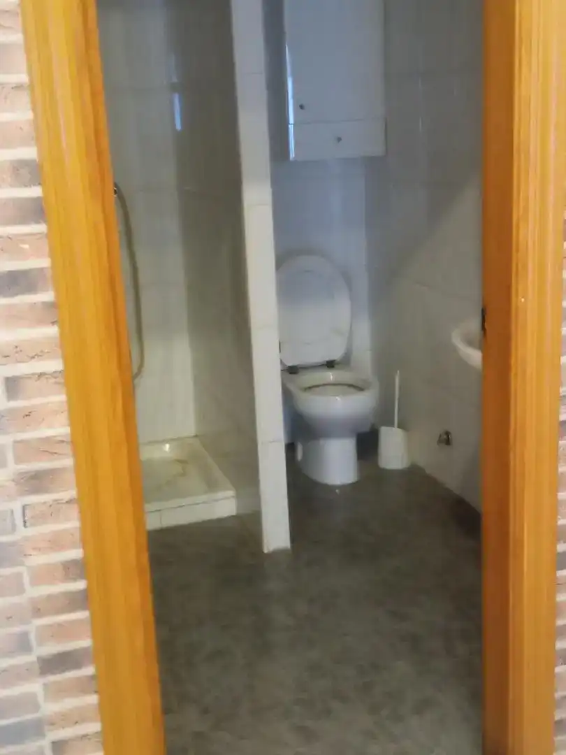 Bany de Nau industrial de lloguer en Teruel