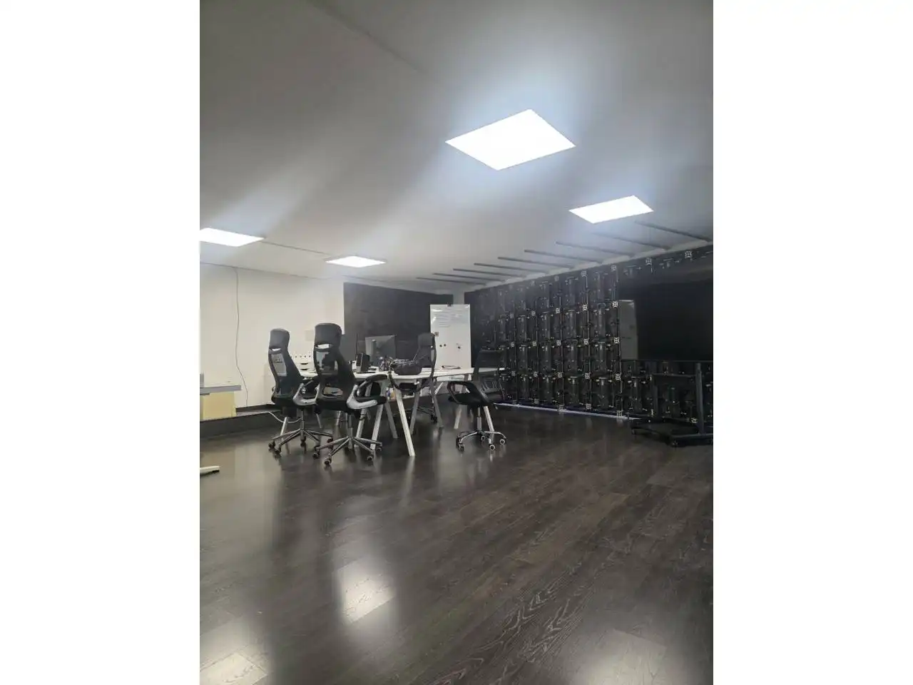 Commercial properties for rent in Manresa  with Air Conditioner and Alarm