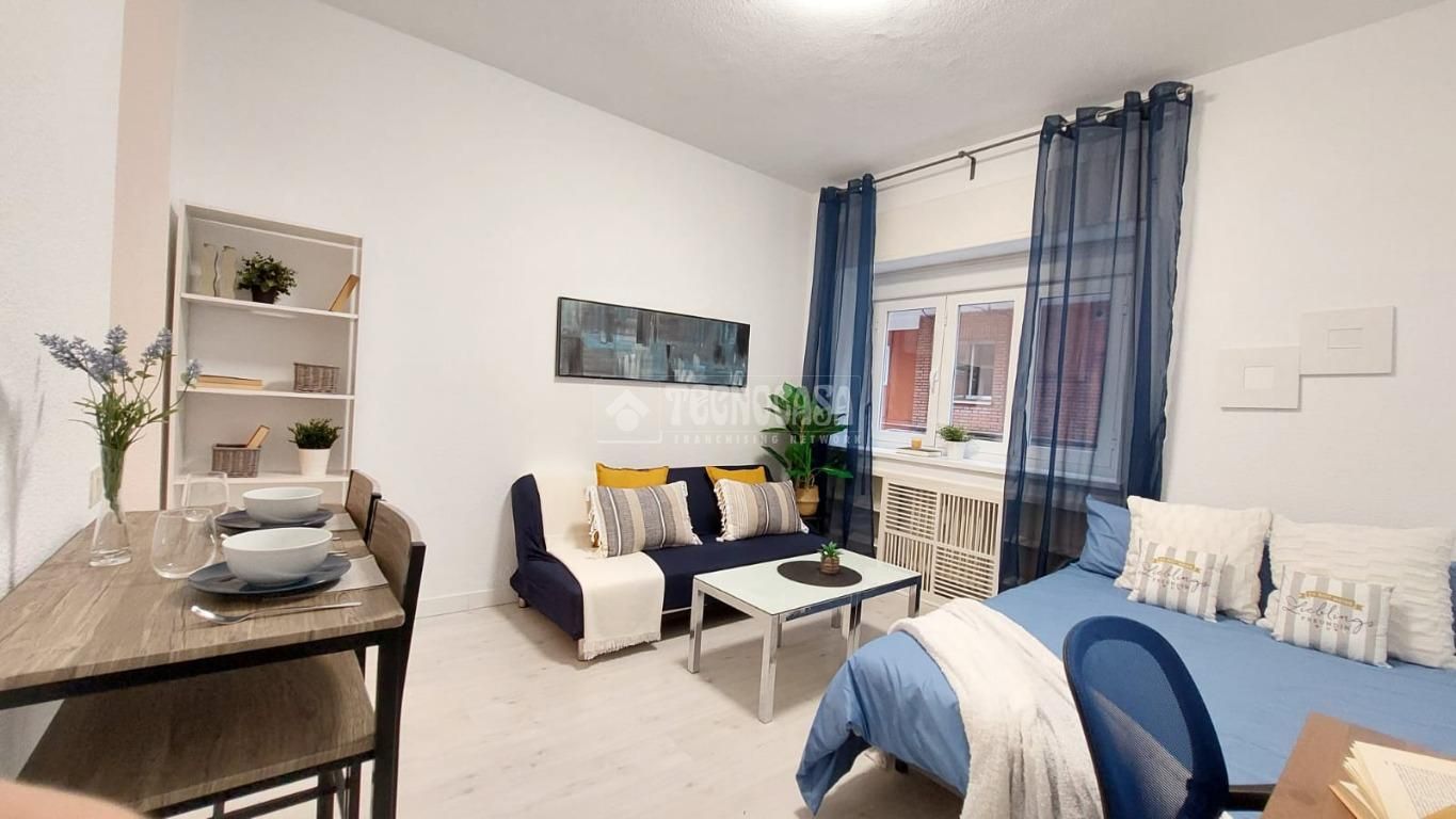 Living room of Study for sale in  Madrid Capital  with Air Conditioner and Heating