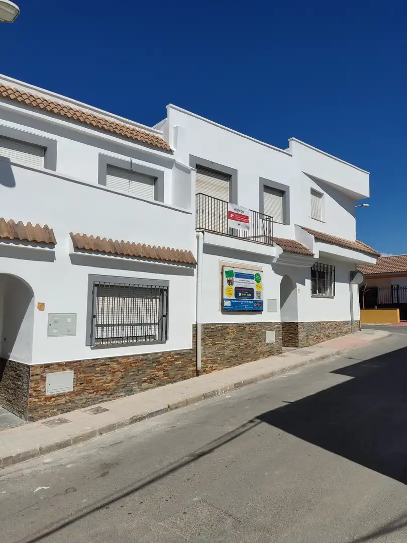 Vista exterior de Dúplex en venda en Berja