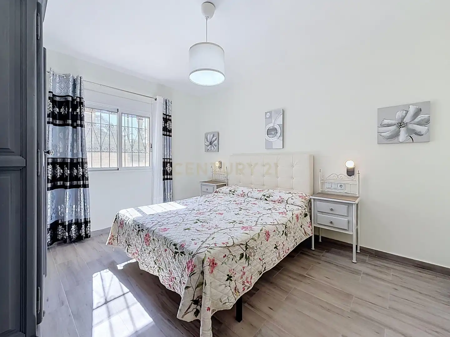 Dormitori de Casa o xalet en venda en Torrevieja amb Aire condicionat, Jardí privat i Piscina