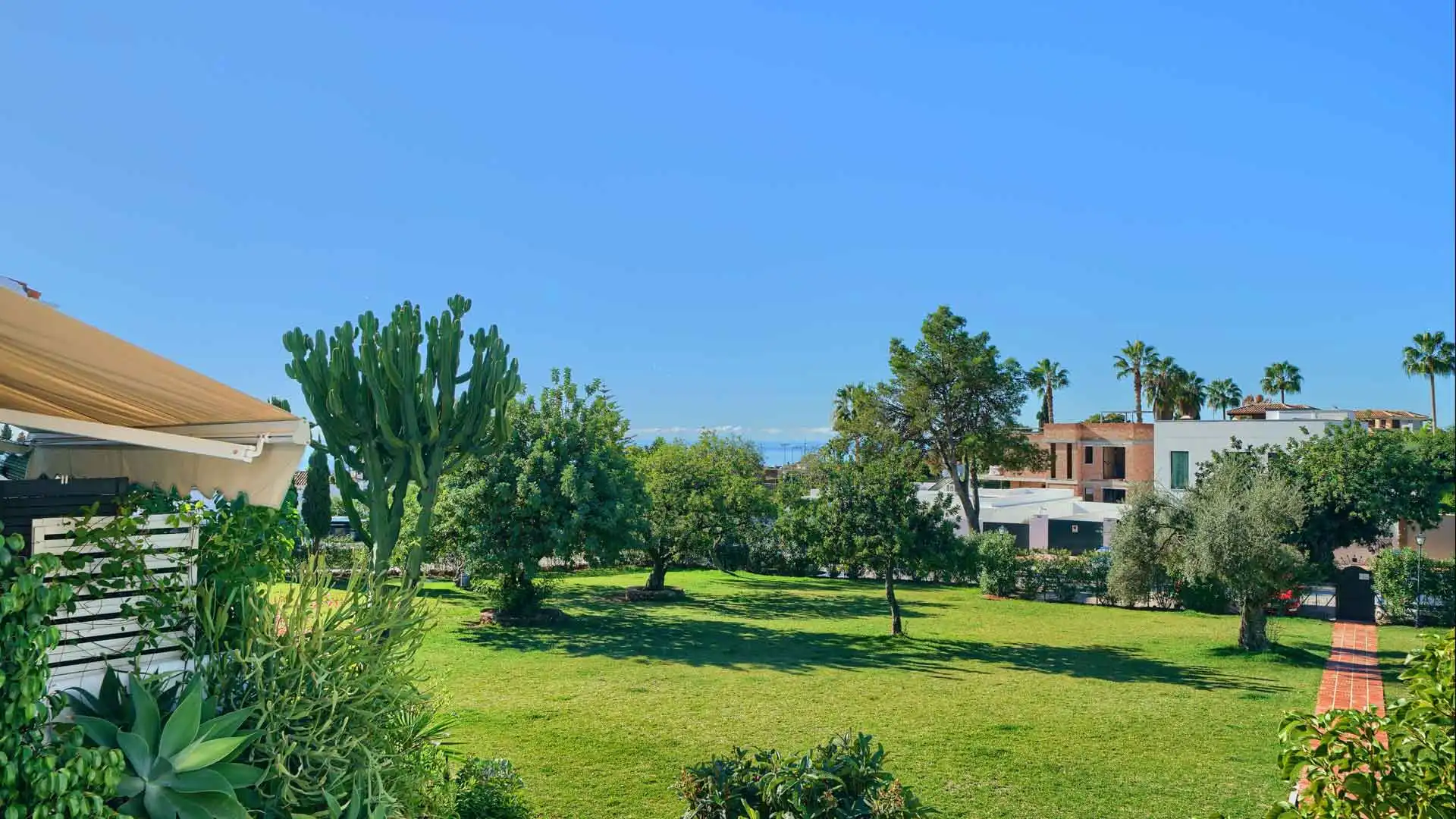 Jardín de Casa adosada en venta en Marbella con Aire acondicionado, Jardín privado y Terraza