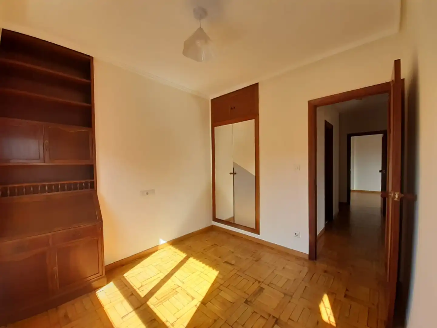 Bedroom of Flat for rent in Oviedo   with Heating, Parquet flooring and Terrace