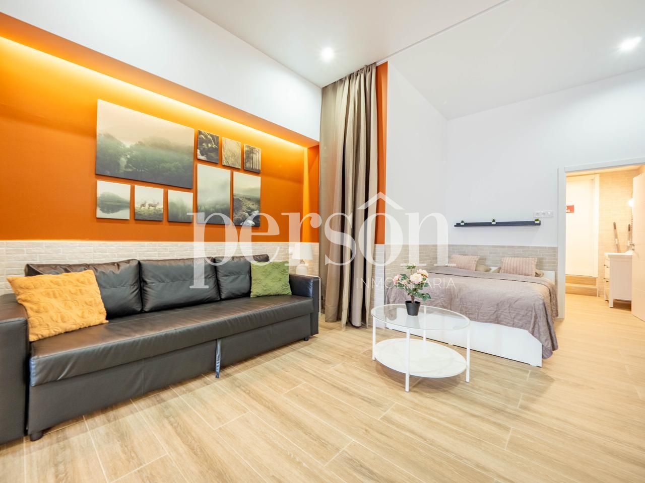 Living room of Study for sale in  Valencia Capital  with Air Conditioner, Heating and Furnished