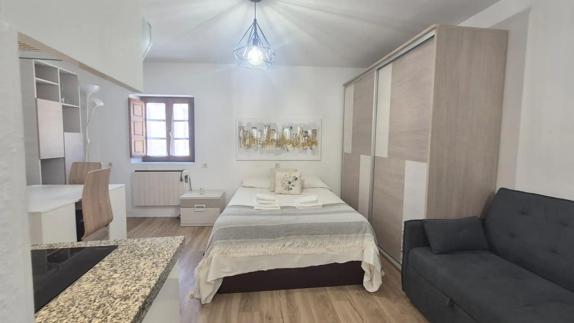 Bedroom of Study for rent in Salamanca  with Heating, Furnished and Balcony