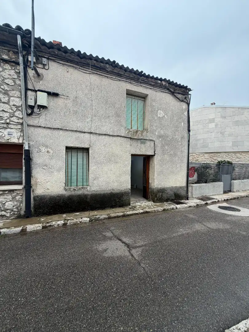 Vista exterior de Casa o chalet en venta en Montemayor de Pililla con Trastero