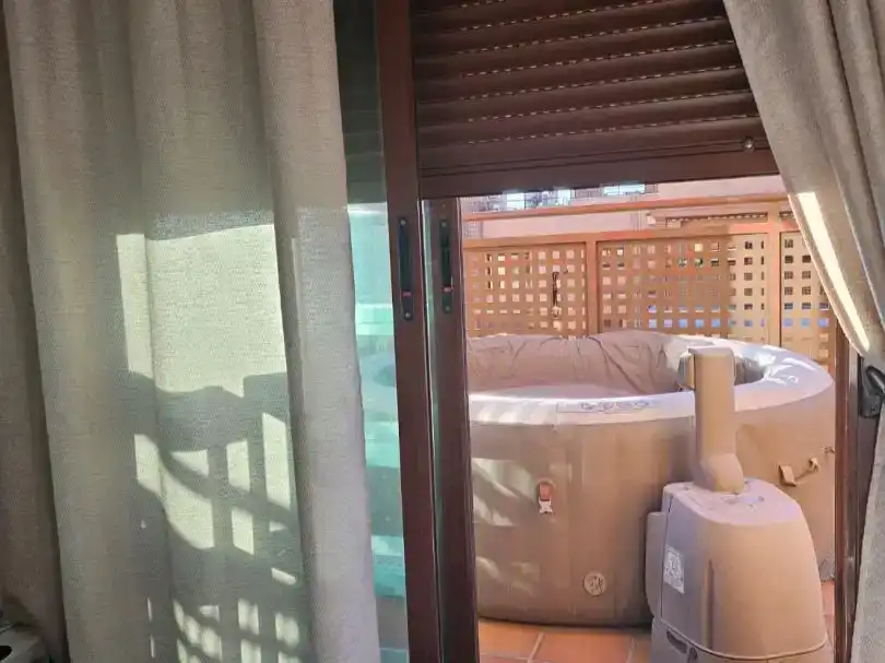 Terrassa de Pis en venda en  Madrid Capital amb Aire condicionat, Piscina i Balcó
