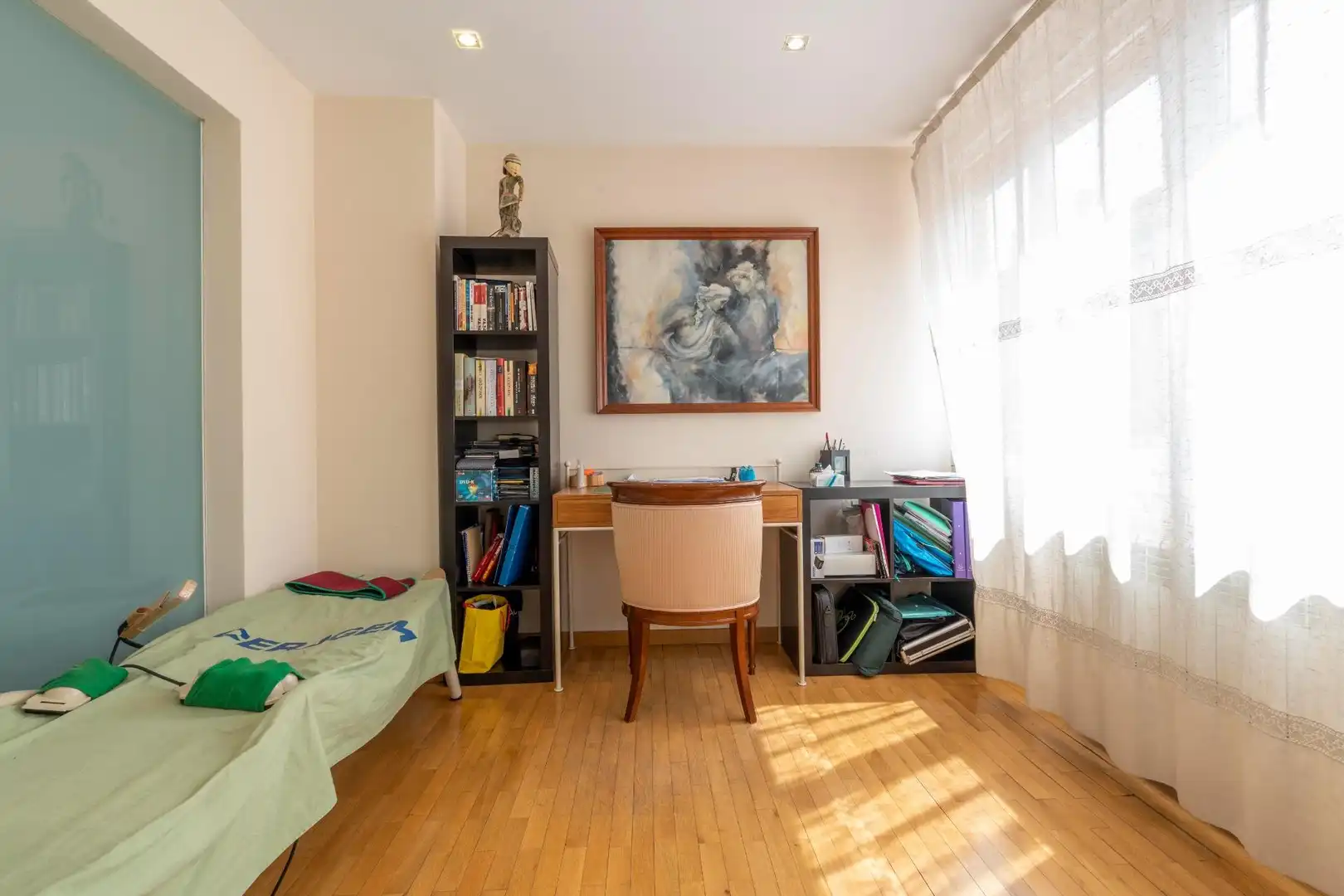 Dormitori de Casa adosada en venda en Madrid amb Aire condicionat, Calefacció i Jardí privat