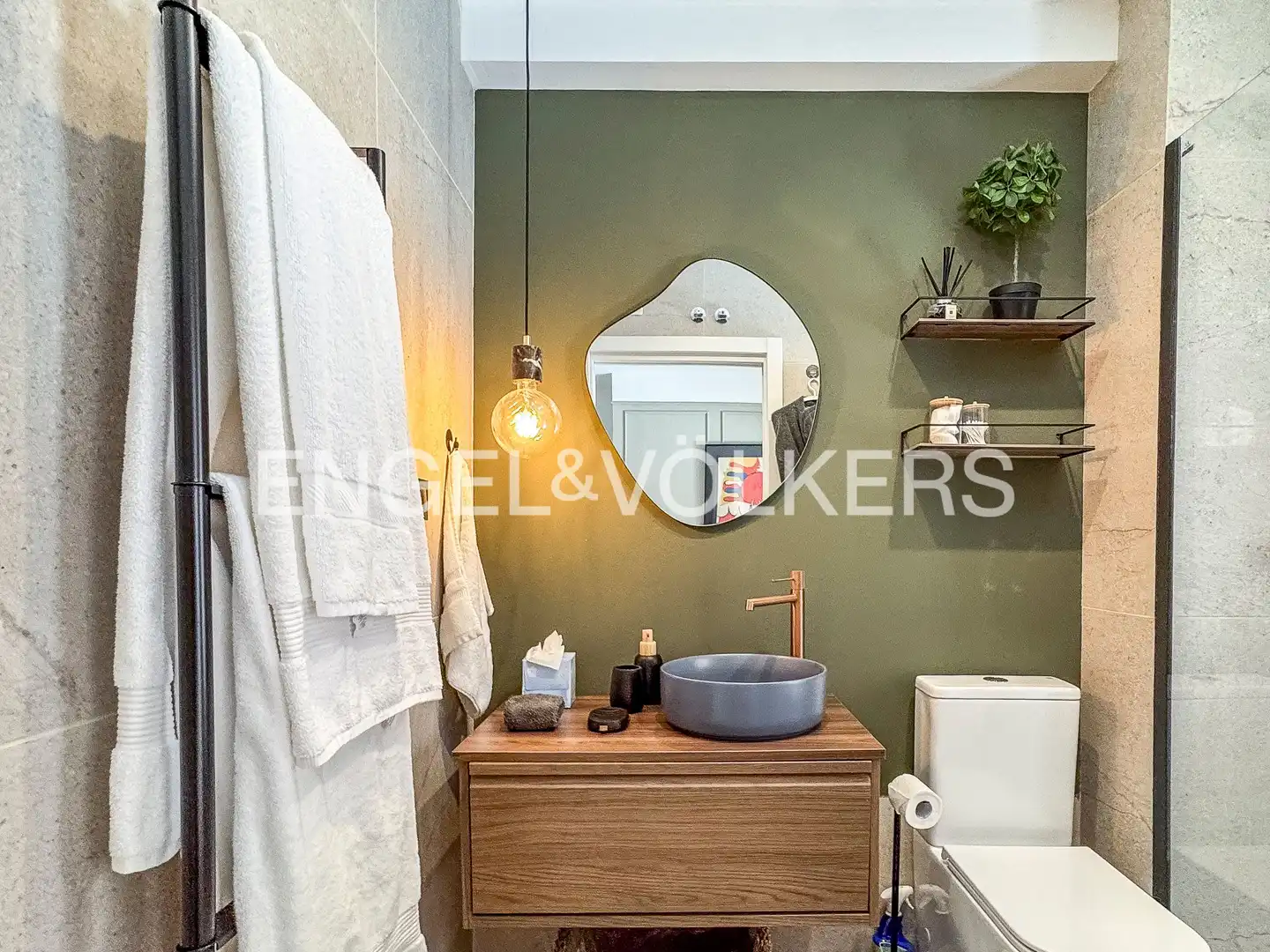Bathroom of Flat for rent in Barcelona  with Air Conditioner, Heating and Parquet flooring