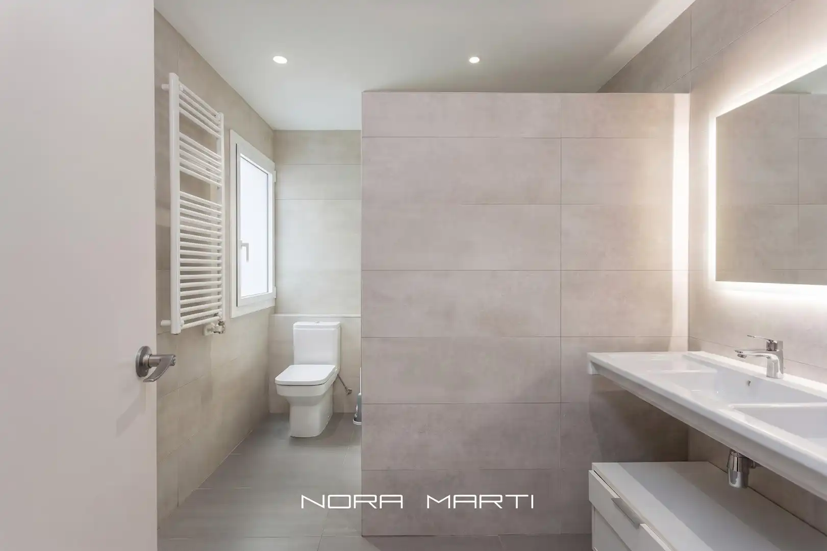 Baño de Piso en venta en Barcelona con Calefacción, Terraza y Balcón