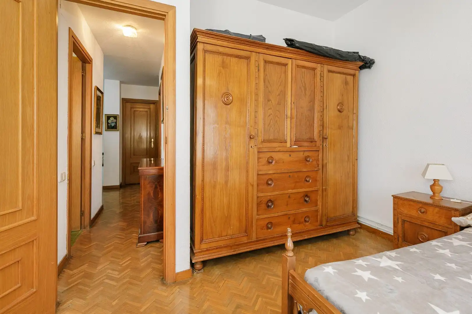 Dormitori de Casa o xalet en venda en Granada amb Aire condicionat, Calefacció i Jardí privat
