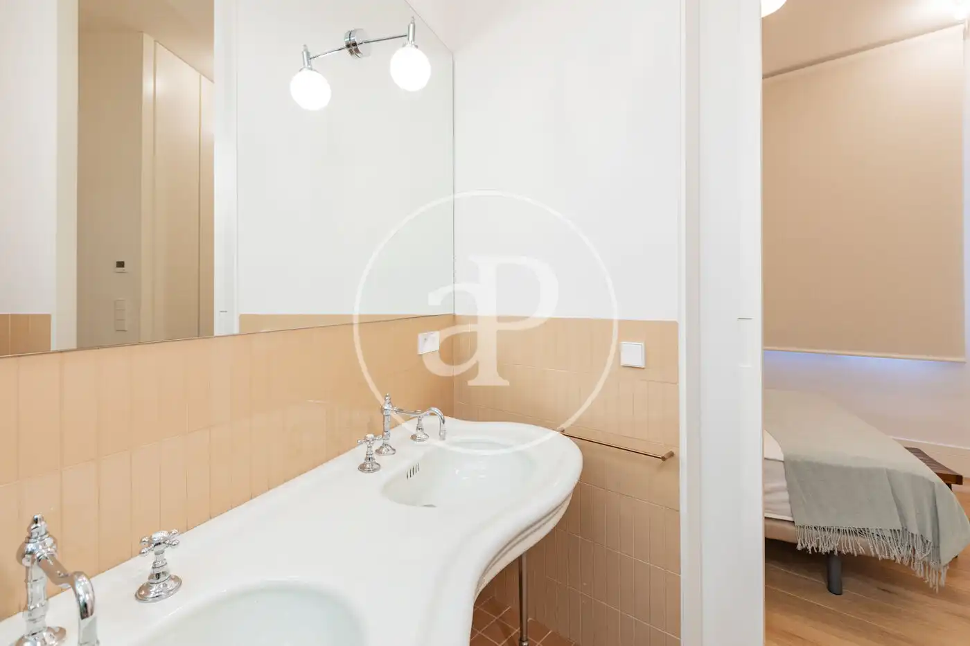 Badezimmer von Wohnung zur Miete in Madrid mit Klimaanlage, Heizung und Privatgarten