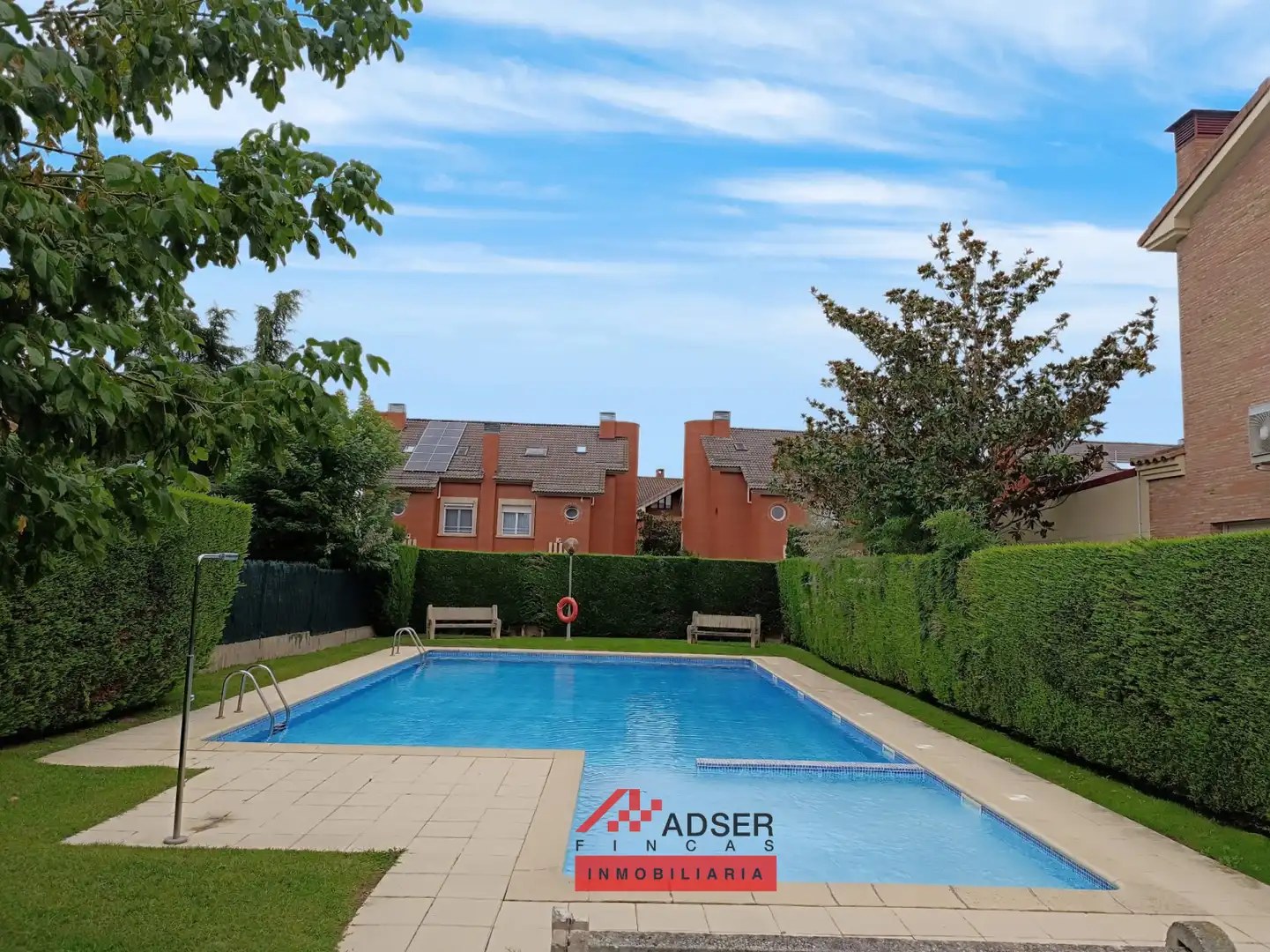 Piscina de Casa o xalet en venda en  Logroño amb Aire condicionat, Calefacció i Jardí privat