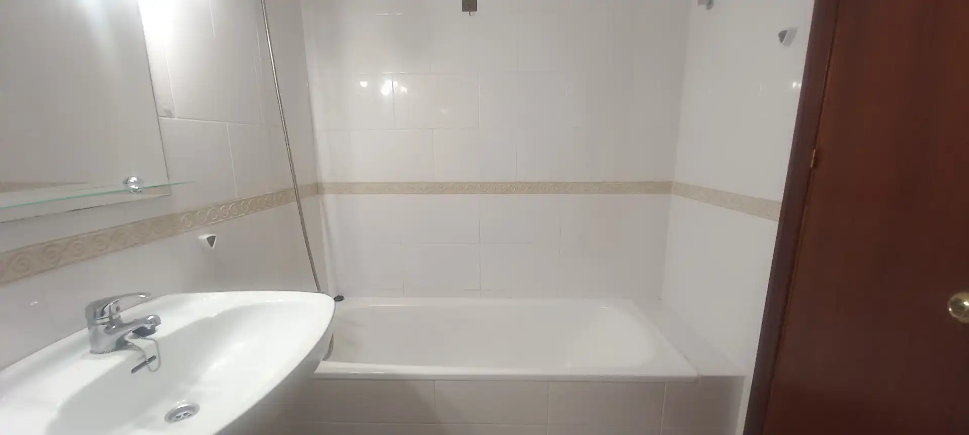 Bathroom of Flat for sale in El Puerto de Santa María  with Parquet flooring
