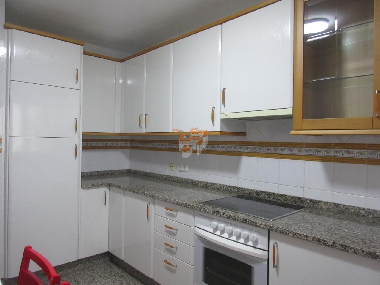 Cuina de Pis en venda en Narón amb Calefacció i Moblat